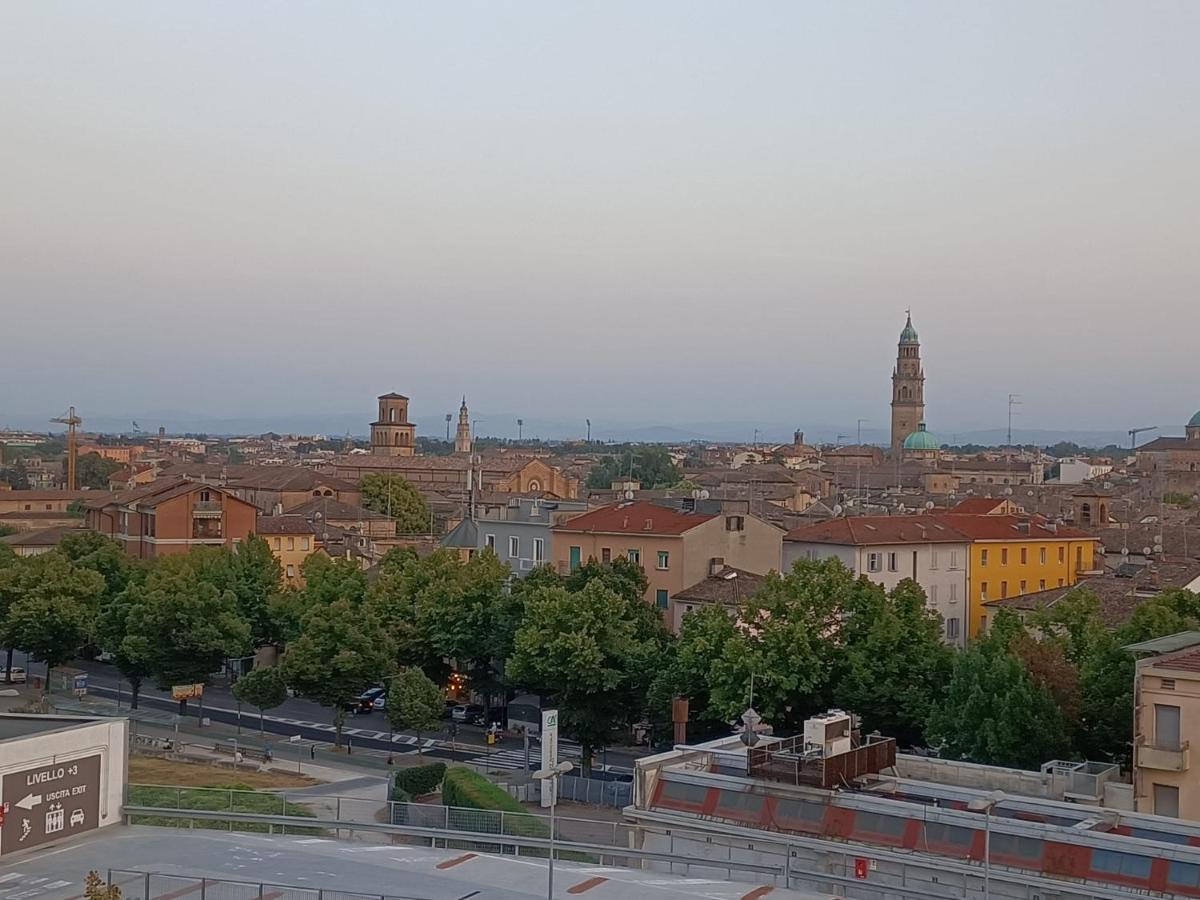 Appartamento Violet - Parma Dış mekan fotoğraf